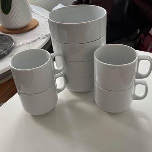 Crate & Barrel 4 cups and 4 bawls